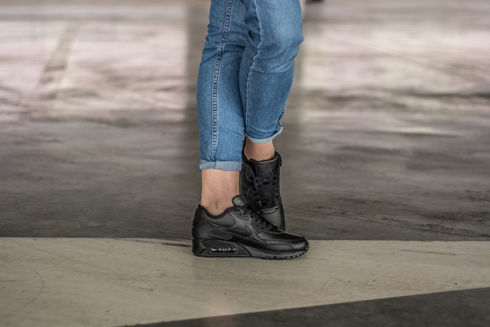 Women`s Nike Air 90 black Shoes